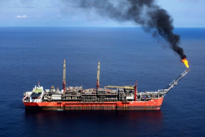 A ship loads crude oil at Bonga off-shore oil field outside Lagos, October 30, 2007. Alamy