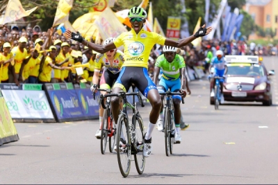 Rwanda’s Samuel Mugisha celebrates as he wins the 2018 Tour du Rwanda in Kigali. Alamy.